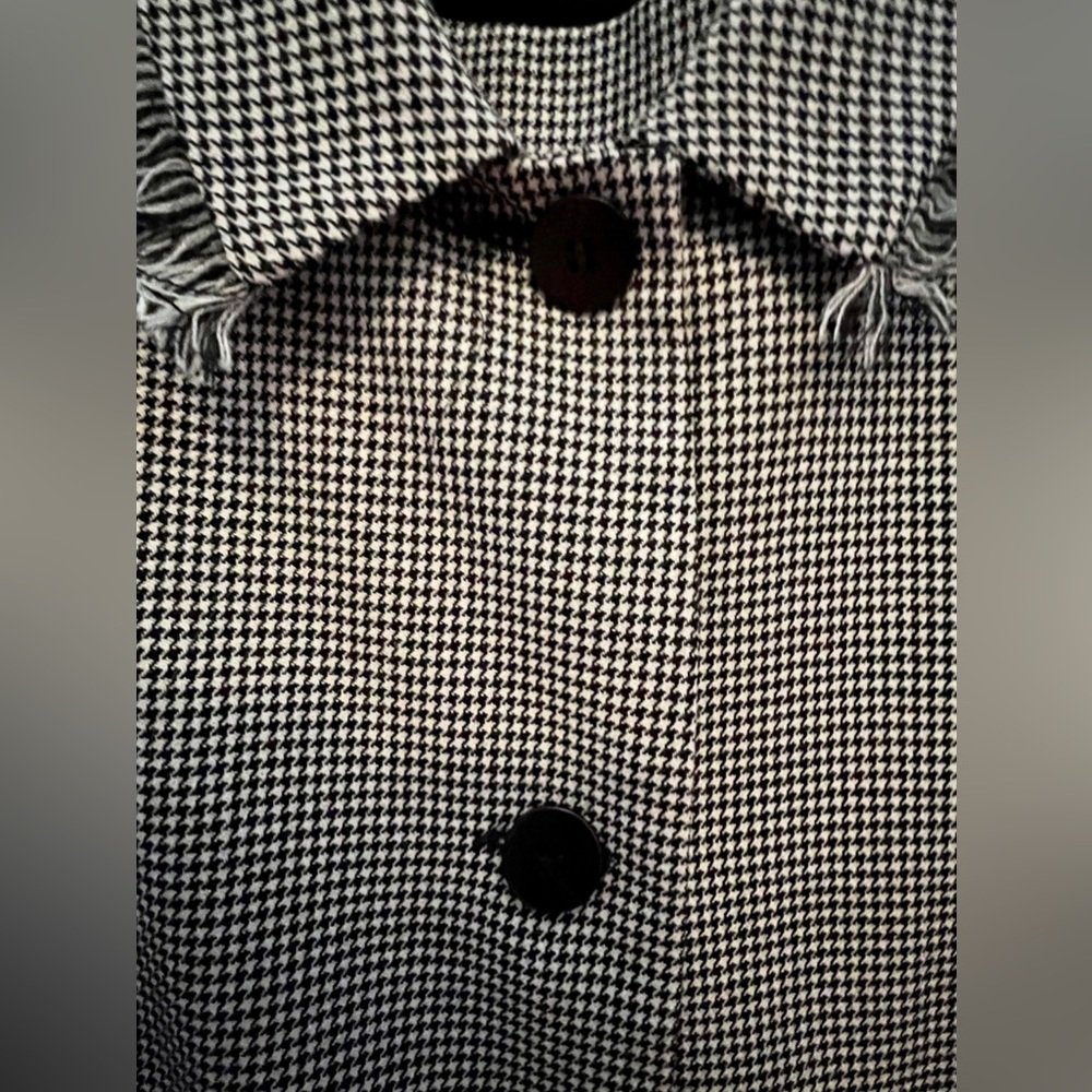Absolutely Gorgeous Houndstooth Thin Wool Suit. T… - image 4